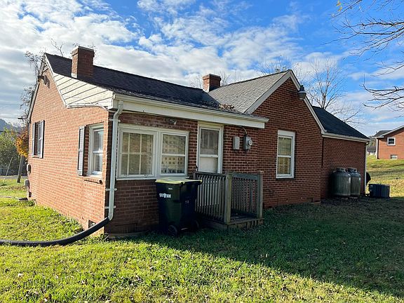 2nd image of 185 1st St
