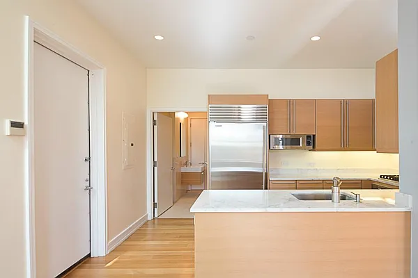 Sold by RealtyTopia | media 20