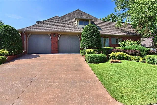 4 bed, 4.0 bath, 3405 sqft, $6,000 — Photo 2