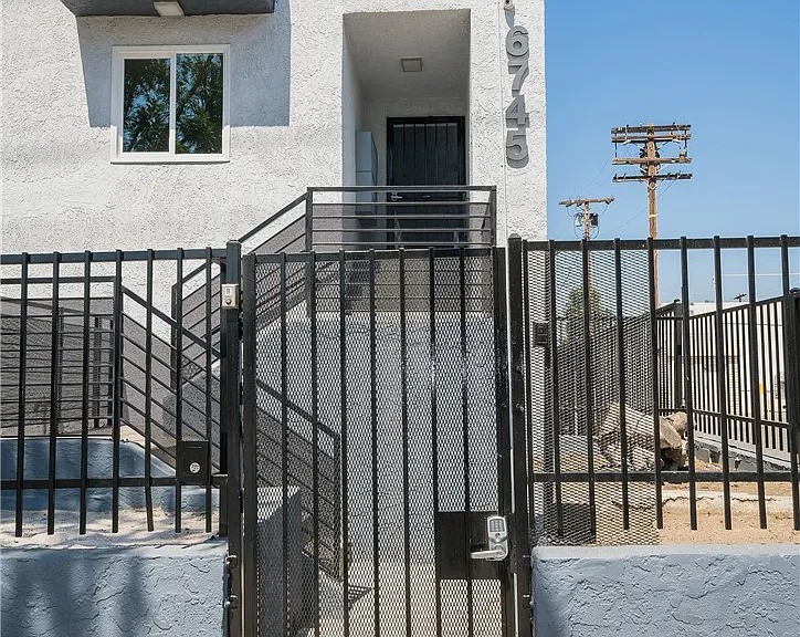 6745 Laurel Canyon Blvd #202 — Photo 13