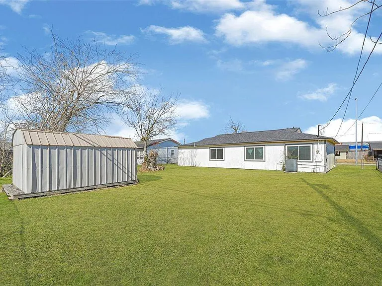 2126 Hillshire Dr — Photo 4