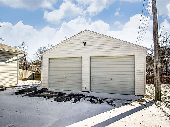 3rd image of 2796 Fields Ave