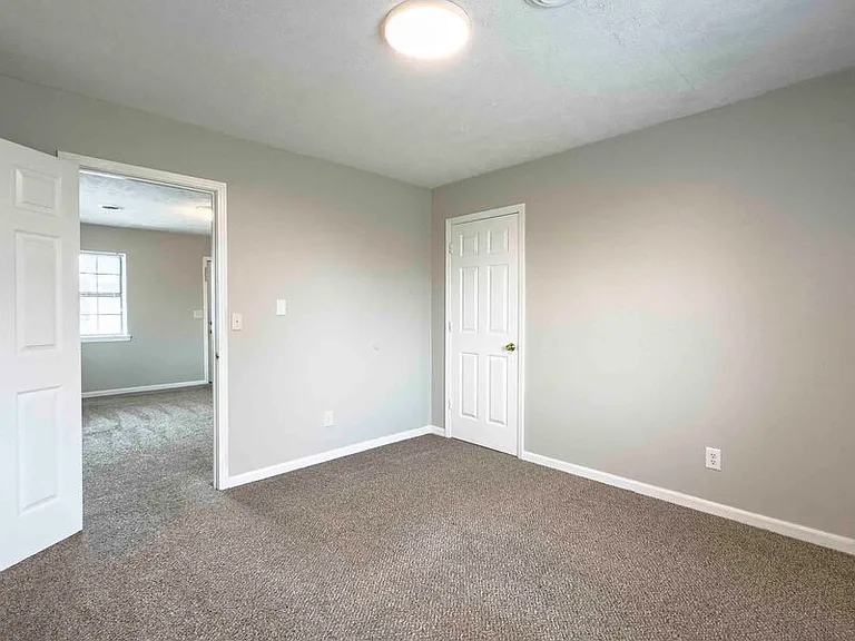 404-19 Thompsonville Ln — Photo 10