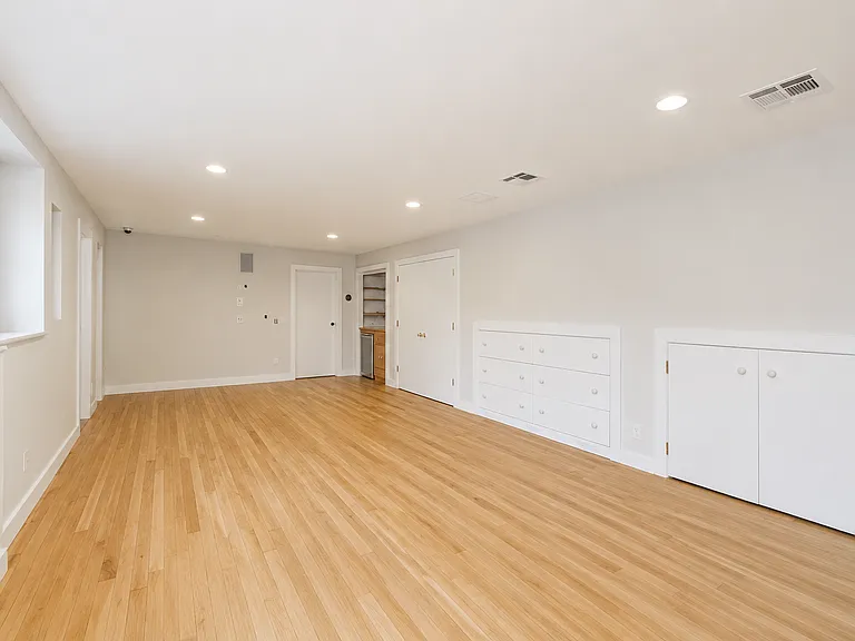 Sherwood Ave — Photo 8