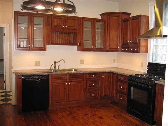 2nd image of 34 Saint Johns Pl