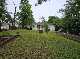 1016 Woodland Dr, Palestine, TX 75801
