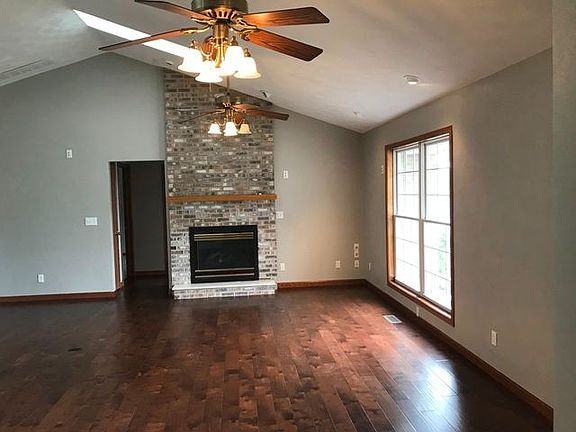 3rd image of 1430 Mary Dr