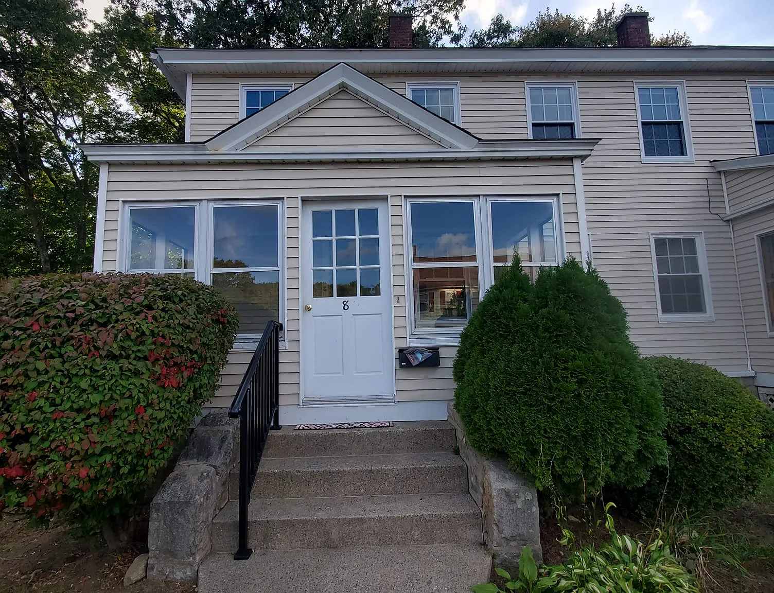 3 bed, $2,200 — Photo 1