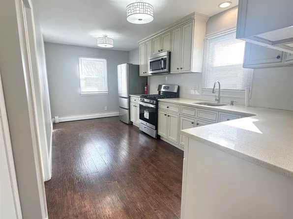 5708 Broadway image 2 of 11