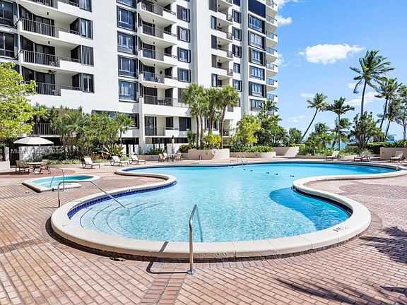 5th image of 520 Brickell Key Dr #702