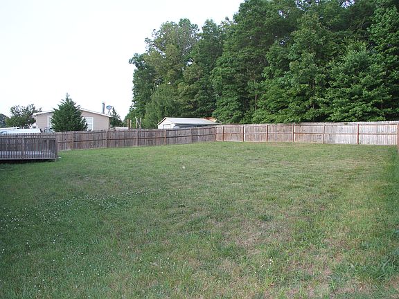 5th image of 1123 Peppertree Dr