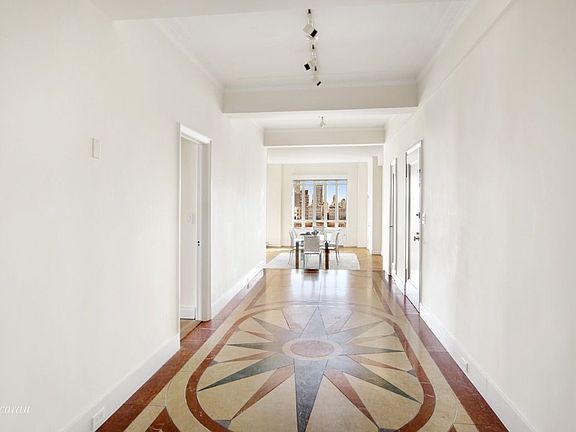 4th image of 25 Central Park W APT 18Q