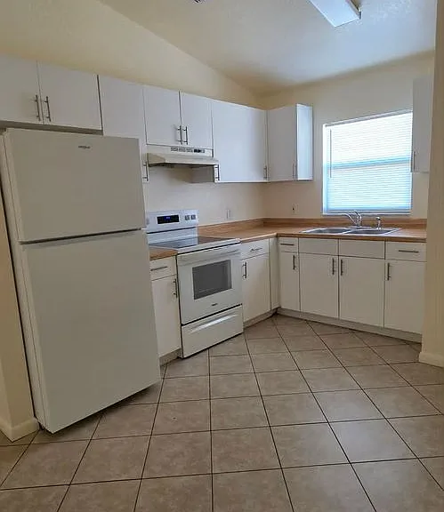 8325 Omaha Cir — Photo 17