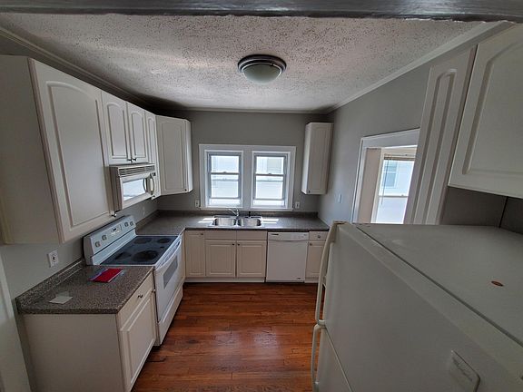 2nd image of 2127 Morrison Ave