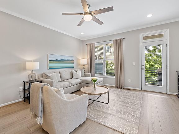 4th image of 1400 Crafton Way