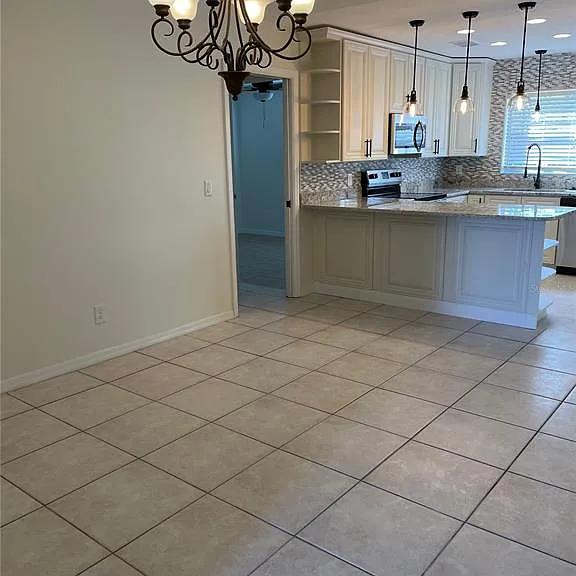 1424 Chesterfield Dr — Photo 4