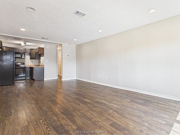 2nd image of 814 Mitchell St #B