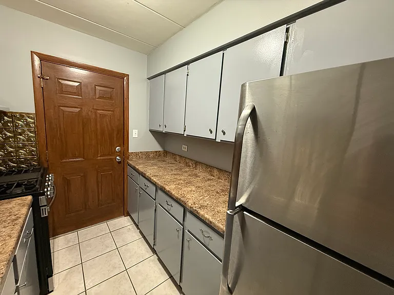 12715 S La Crosse Ave #202 — Photo 9
