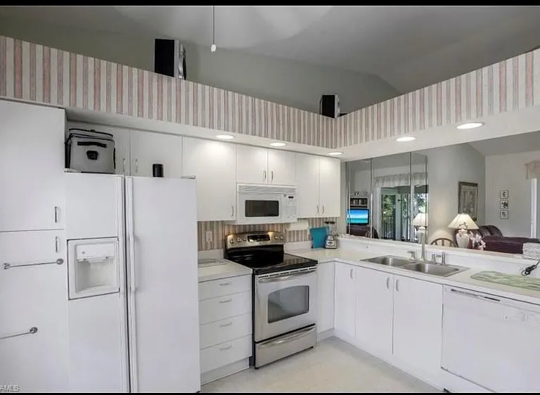 242 Newport Dr #508 — Photo 4