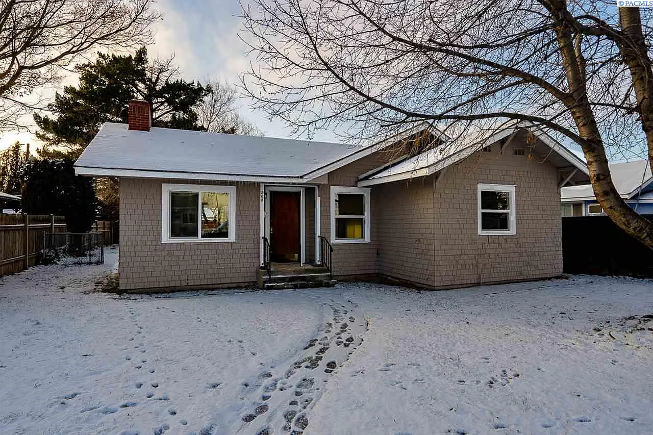 208 D Ave photo 1