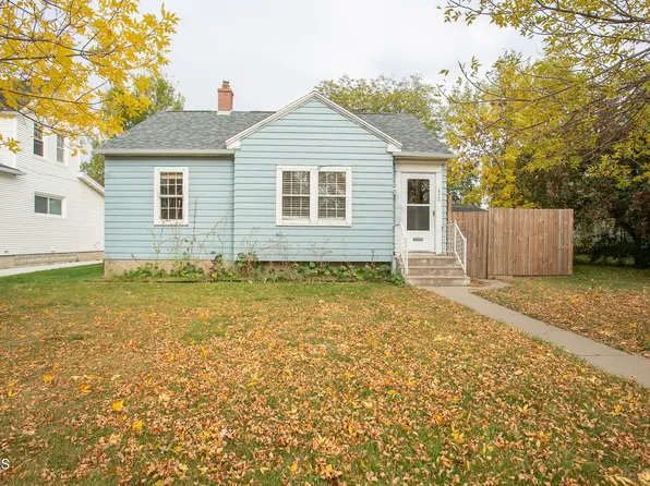 810 1st Ave E, Williston, ND 58801