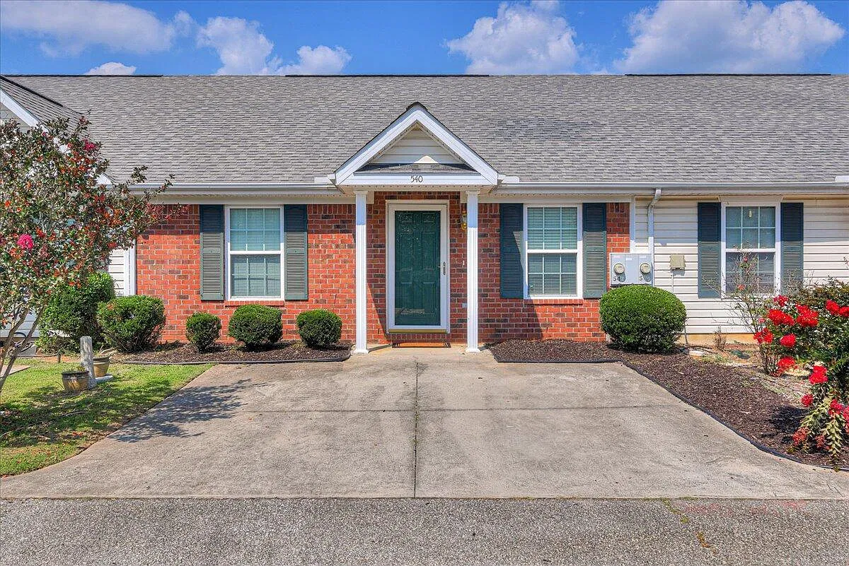 2 bed, 2.0 bath, 1100 sqft, $1,995 — Photo 2