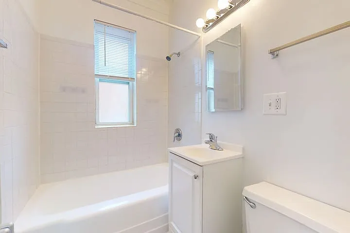 918 E. Hyde Park Boulevard — Photo 6