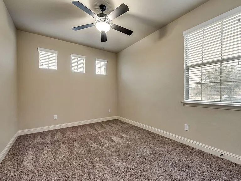 8408 La Fontaine Dr — Photo 11