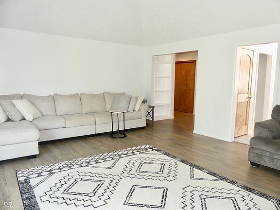 4th image of 2800 W Palisades Pkwy