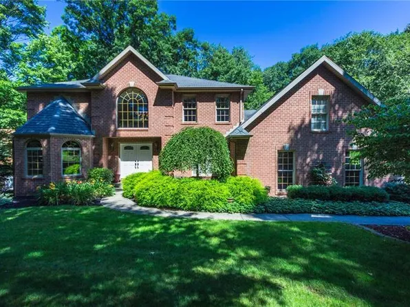 104 Highland Woods Dr, Beaver, PA 15009