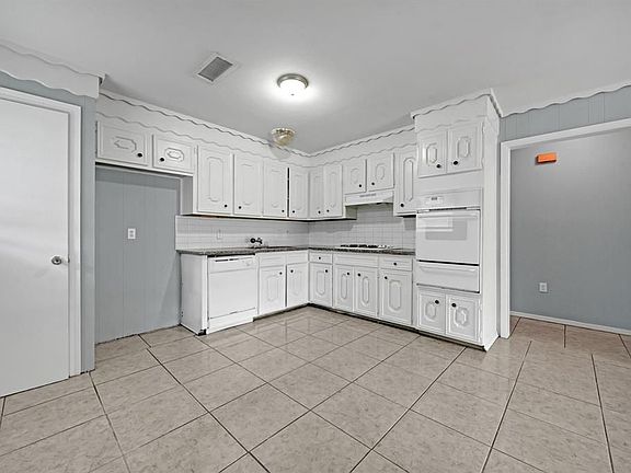 5th image of 212 S Texas St