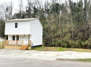 379 Ridenour Ln, Jacksboro, TN 37757