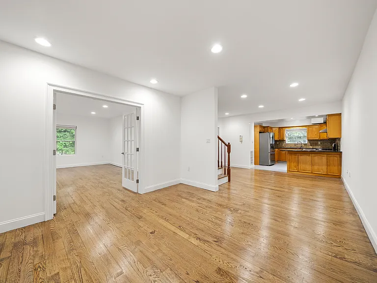 385 Livingston St — Photo 6