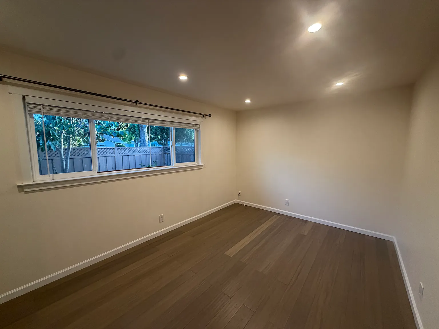 2 bed, 990 sqft, $4,200 — Photo 2