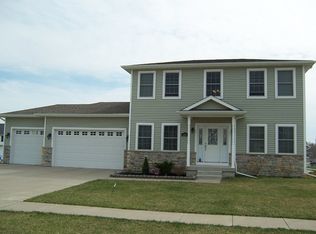 1419 W 63rd St, Davenport, IA 52806