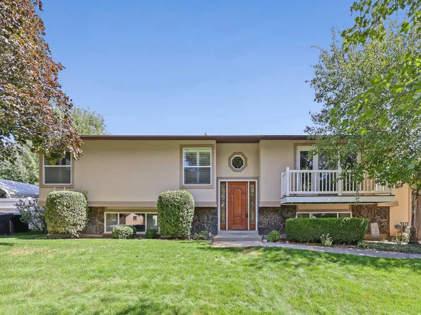 239 S Edgehill Dr, Fruit Heights, UT 84037