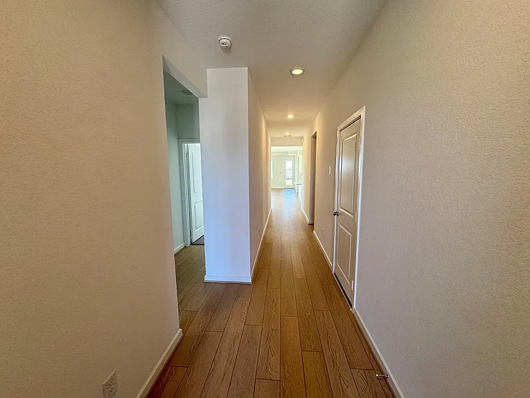 9743 Lucky Knot Ln — Photo 2