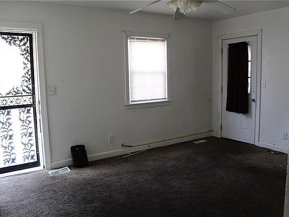 3rd image of 917 Wolcott Ave