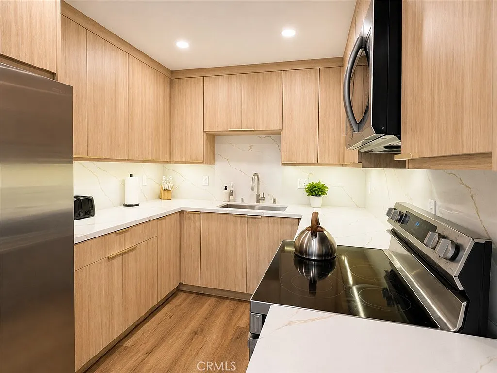 2 bed, 2.5 bath, 1400 sqft, $4,450 — Photo 4