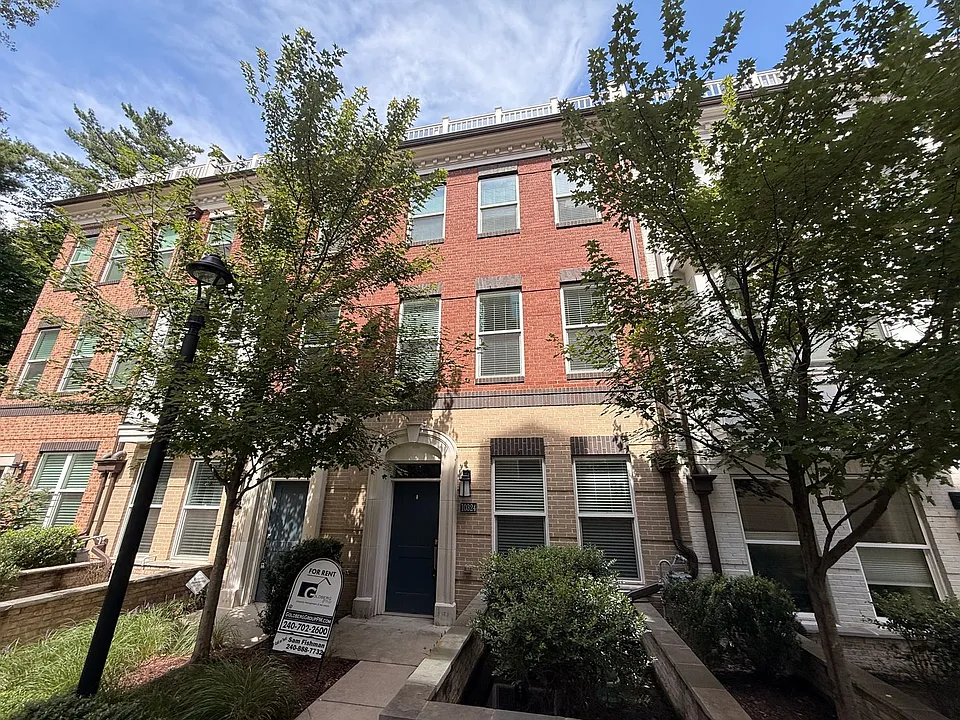 10324 Grosvenor Pl