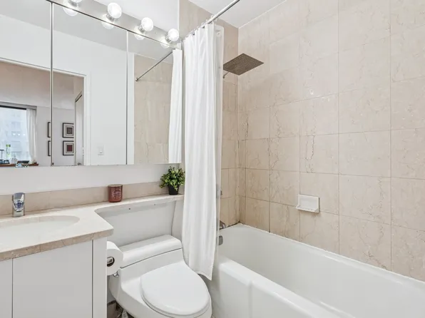 250 East 40th Street image 9 of 20