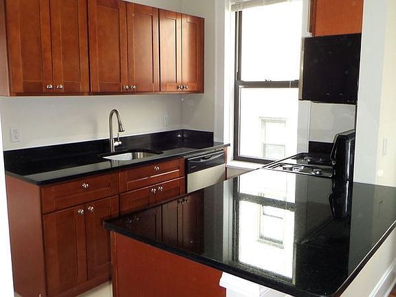 5th image of 2151 27th St APT D2
