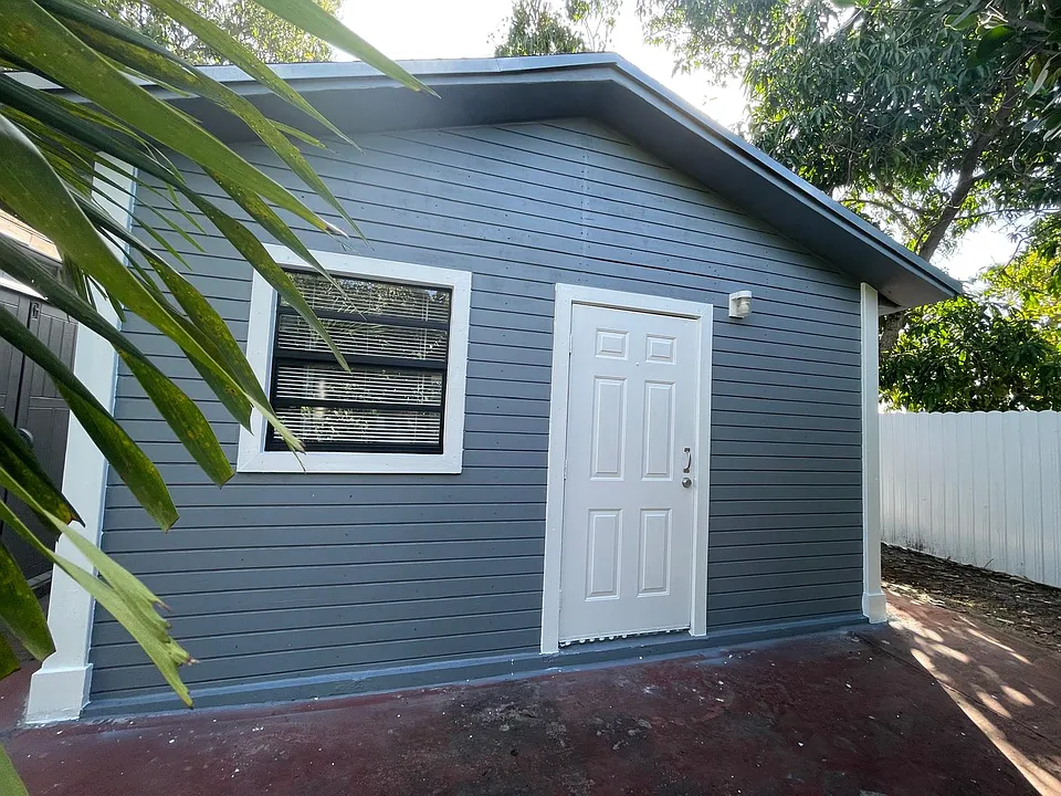 945 NW 33rd Ave