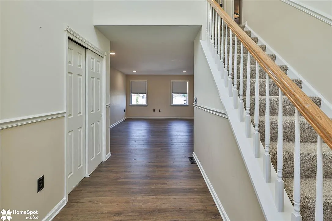 3 bed, 2.5 bath, 1448 sqft, $2,500 — Photo 3