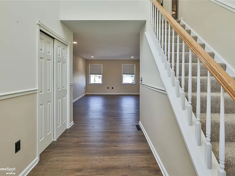 124 Stephanie Dr — Photo 3
