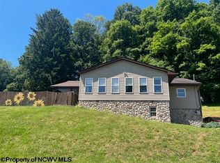 206 Windy Hill Dr, Mannington, WV