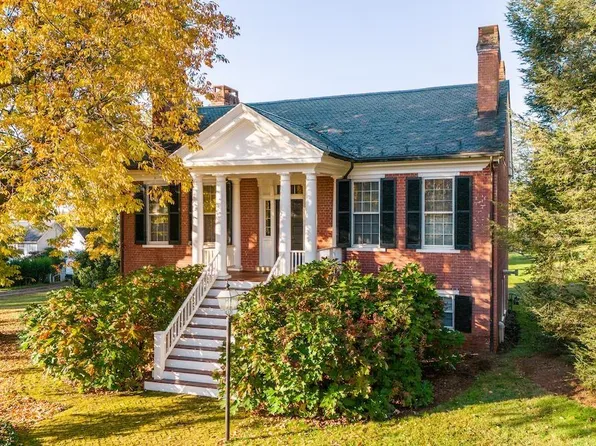 540 Harrison St, Scottsville, VA 24590