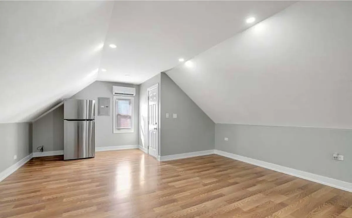 Building Photo - 8518 S Marquette Ave #3
