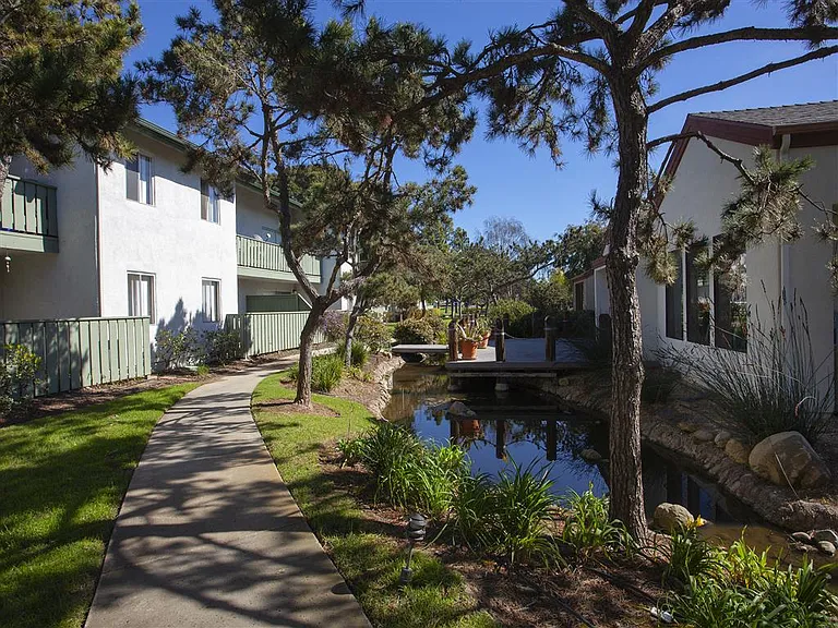 Pacific Oaks — Photo 22