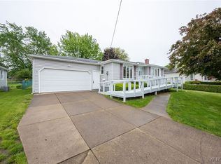 4219 Robin Ln, Hamburg, NY 14075